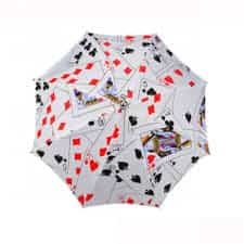 Parasol con estampado de cartas